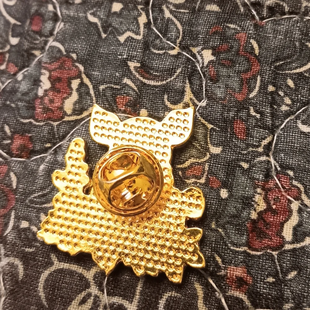 Cozy Little Fall Piglet Pin, Autumn Woodland Cottagecore Farm Country Pig Brooch - Picture 4 of 5